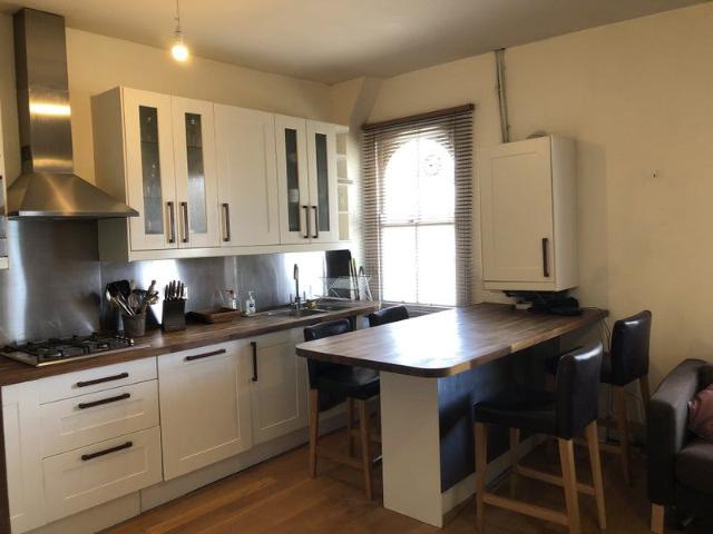 2 Bed Flat in Leafy Hammersmith 1 Room Available