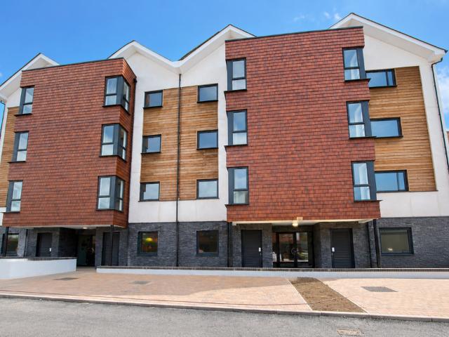 2 bed flat in plymouth
