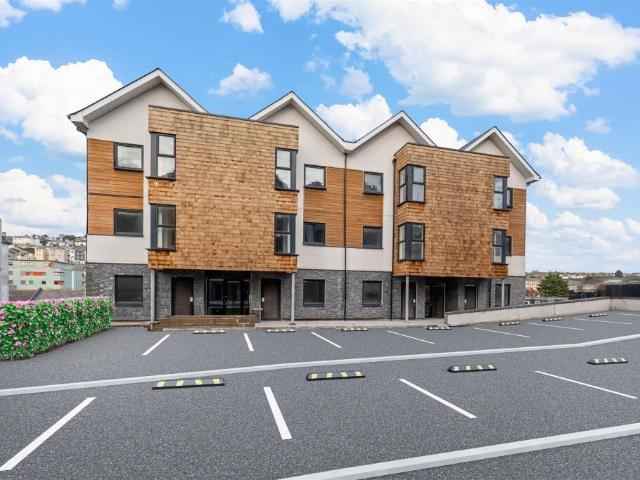 2 bed flat in plymouth