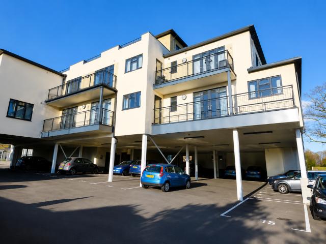 2 bed flat in waterlooville
