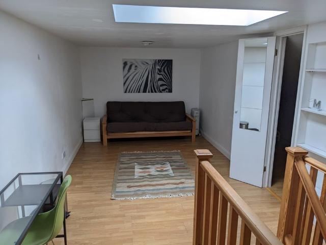 2 Bed Flat, Island House, SM4