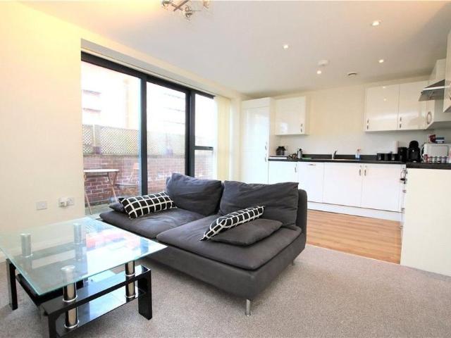 2 Bed Flat, Kings Road, RG1