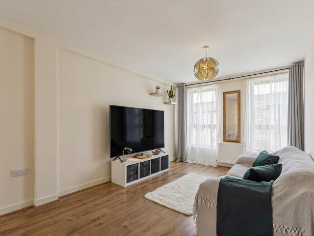 2 Bed Flat, Lymburn St, G3
