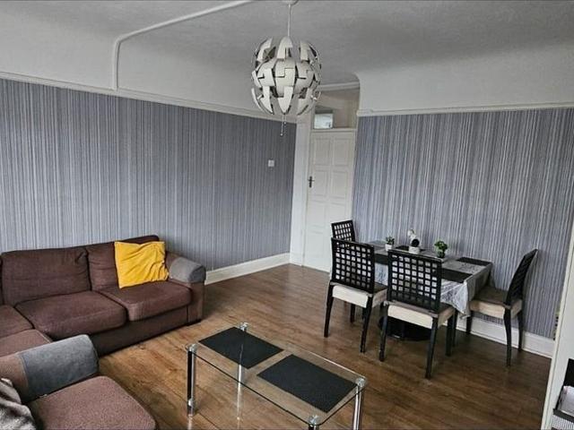 2 Bed Flat, Lampton Road, TW3