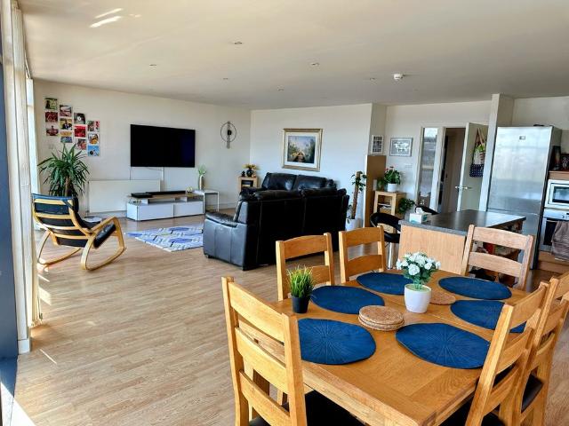 2 Bed Flat, Lancefield Quay, G3