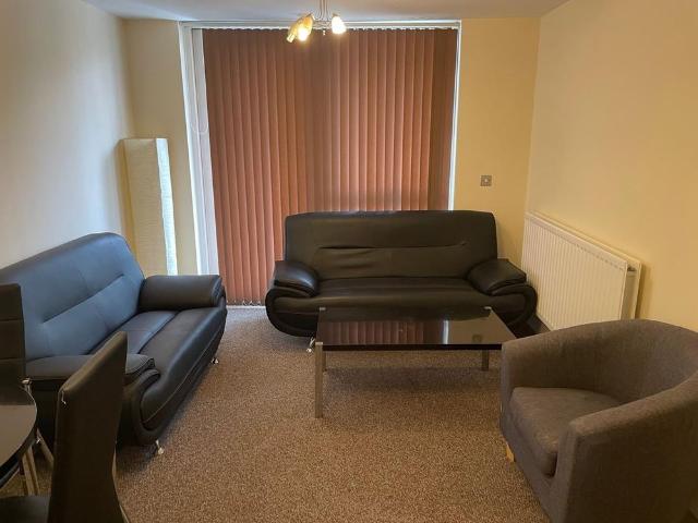 2 Bed Flat, Langley Walk, B15