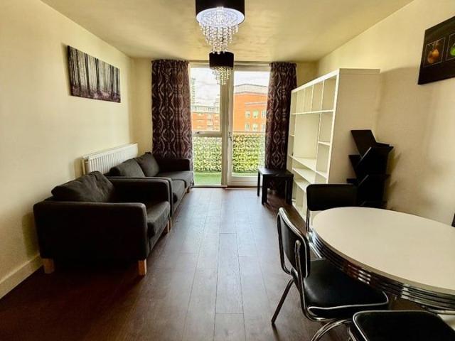 2 Bed Flat, Langley Walk, B15