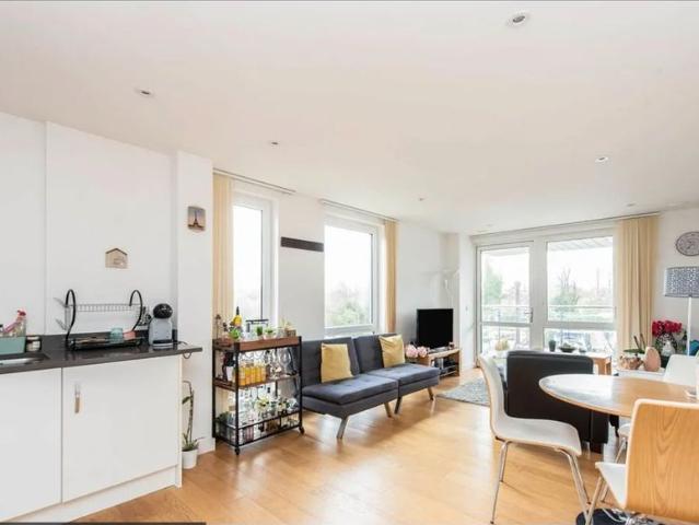 2 Bed Flat, Lighterage Court, TW8