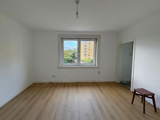 2 Bed Flat, Lochend Park, EH7