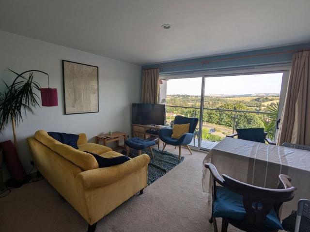 2 Bed Flat, Long Ashton, BS41