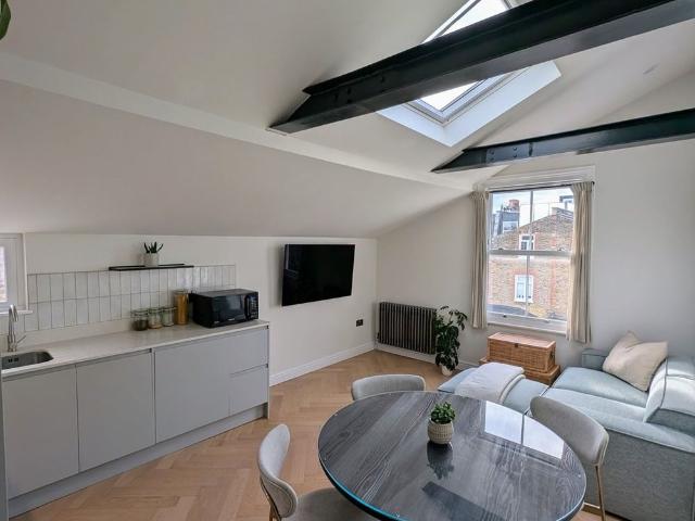 2 Bed Flat, Louisville Road, SW17