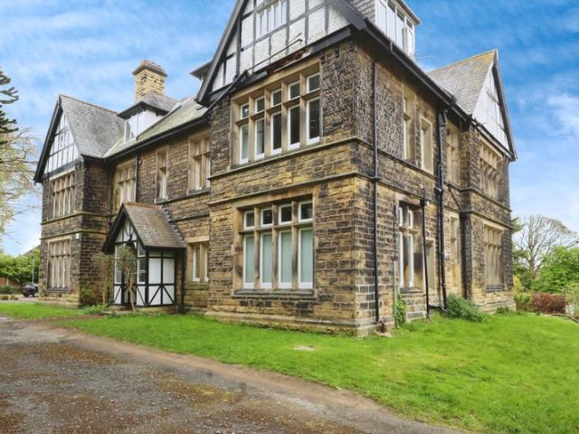 2 Bed Flat, Park Avenue, LS8
