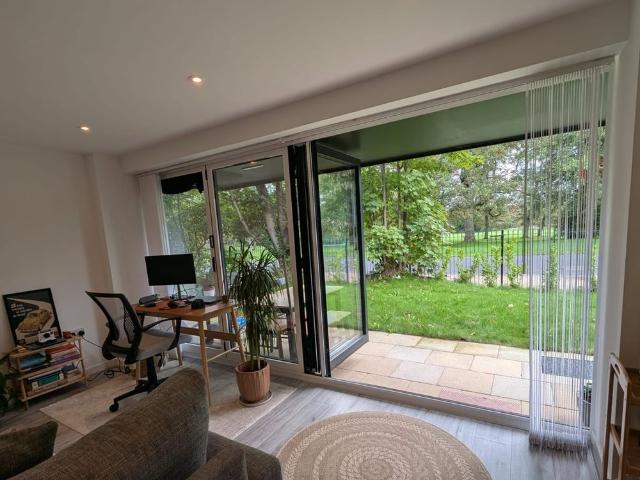 2 Bed Flat, Parkside East, CH43