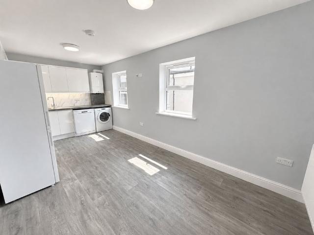 2 Bed Flat, Pitt Road, BS7