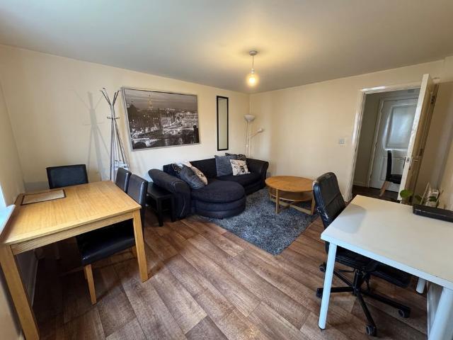2 Bed Flat, Poppleton Close, CV1