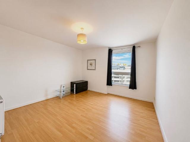 2 Bed Flat, Portland Gardens, EH6