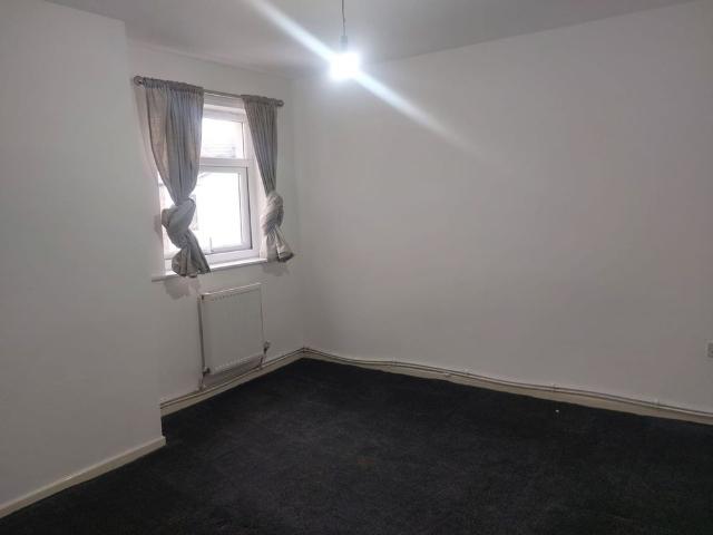 2 Bed Flat, Poulton Road, CH44