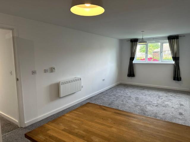 2 Bed Flat, Prospect Court, LS27