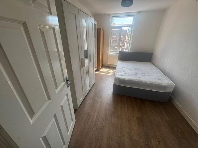 2 Bed Flat, Queens Road, SE15