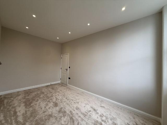 2 Bed Flat, Queens Road, TW10