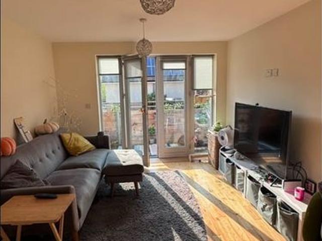 2 Bed Flat, Runcie Court, IG6