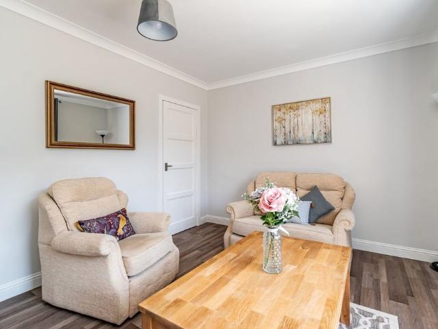 2 Bed Flat, Rankin Drive, EH9