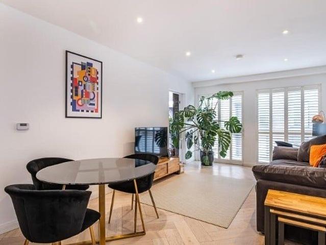2 Bed Flat, Ravensbury Terrace, SW18