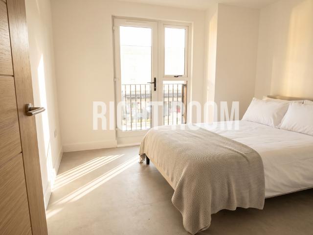 2 Bed Flat, Regal Apartment, Market. 2 bed apartment to rent £1,350 pcm £312 pw
