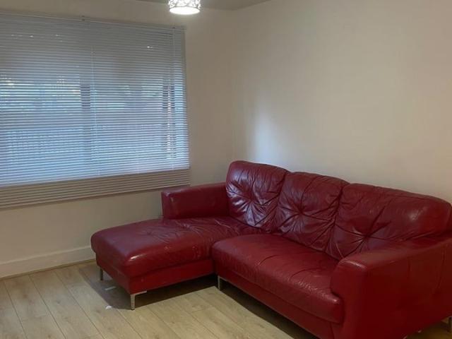 2 Bed Flat, Regal Court, B15