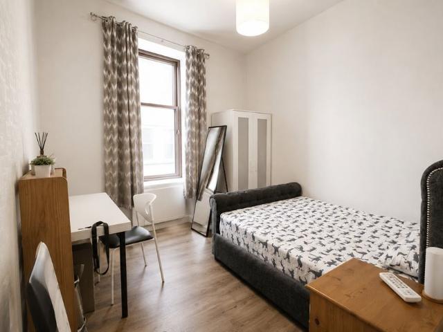 2 Bed Flat, Regent Moray St, G3
