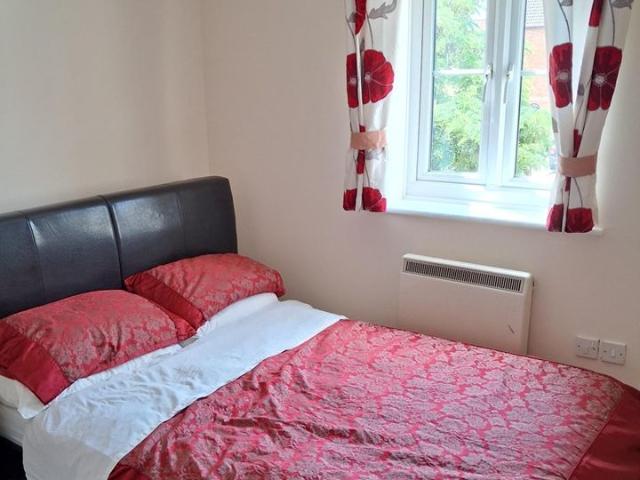 2 Bed Flat, Rembrandt Way, RG1