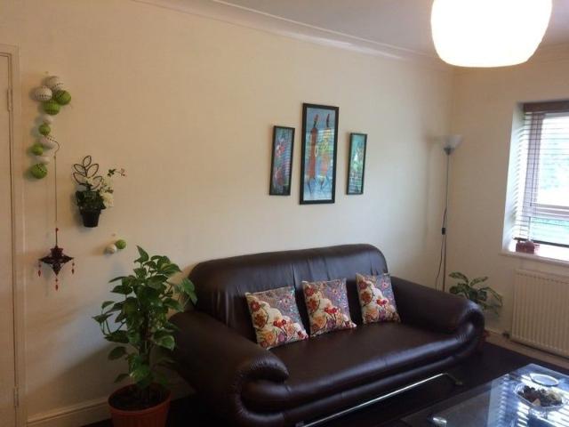 2 Bed Flat, Renfrew Road, TW4