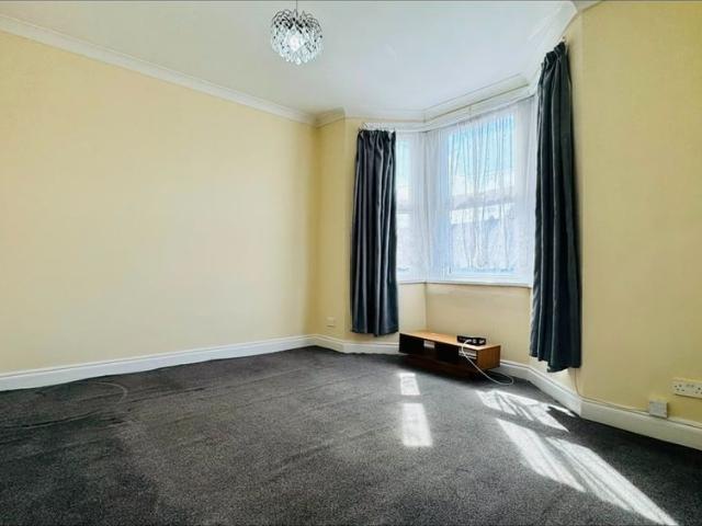 2 Bed Flat, Richmond Road, IG1