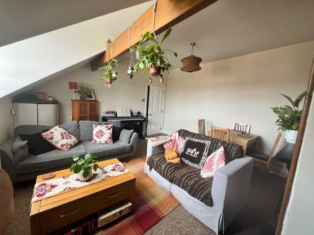 2 Bed Flat, St Marys Road, LS7