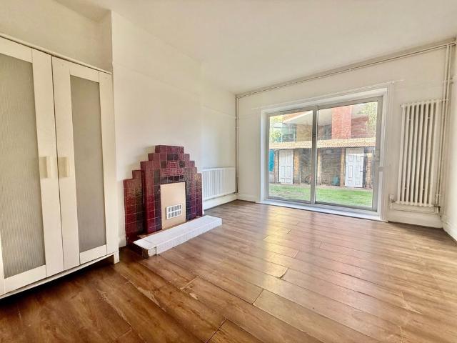 2 Bed Flat, St James Lodge, CR0