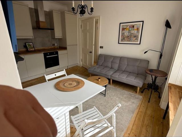 2 Bed Flat, St Vincent Street, EH3