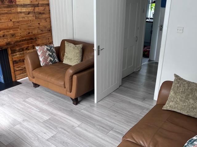 2 bed flat stenhouse area