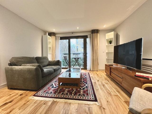 2 Bed Flat, Sunflower Court, NW2