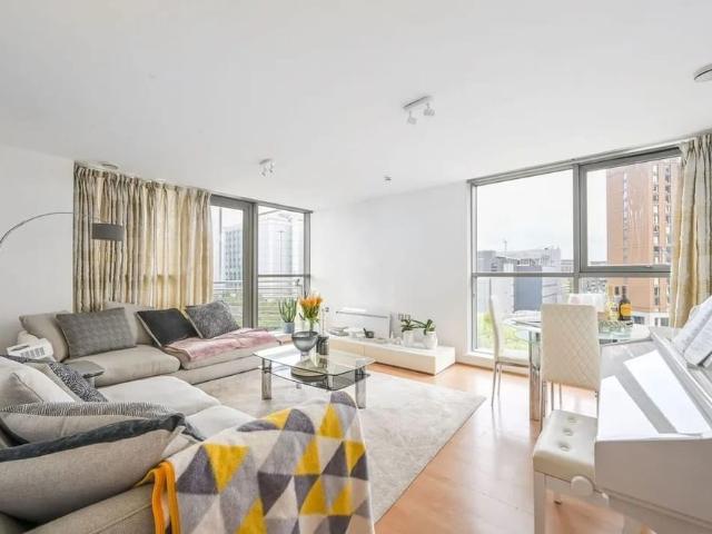 2 Bed Flat, Switch House, E14