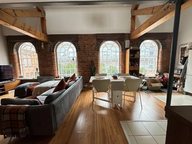 2 Bed Flat, Scholars Gate, B1