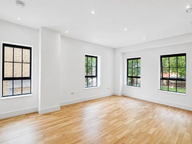 2 Bed Flat, Seven Sisters Road, N15
