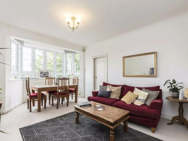 2 Bed Flat, Spencer Park, SW18