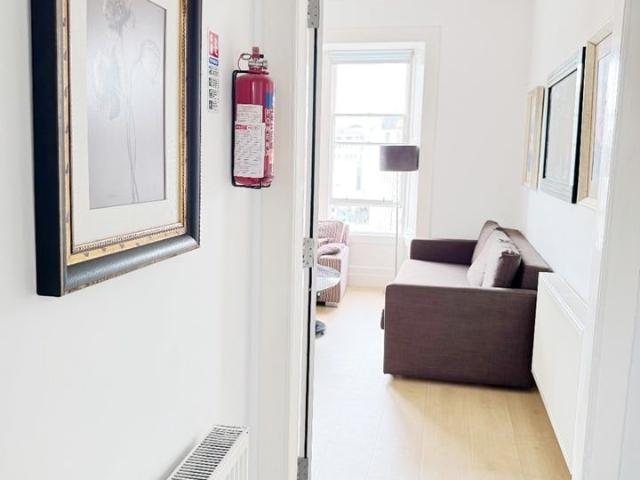 2 Bed Flat, Spittal St, EH3