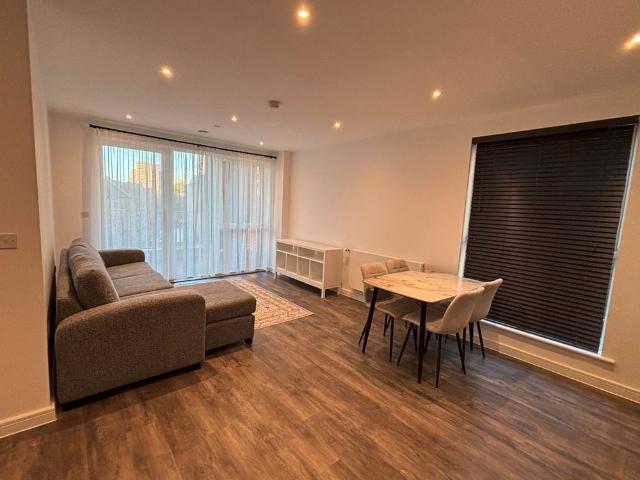 2 Bed Flat, Teal Point, IG11