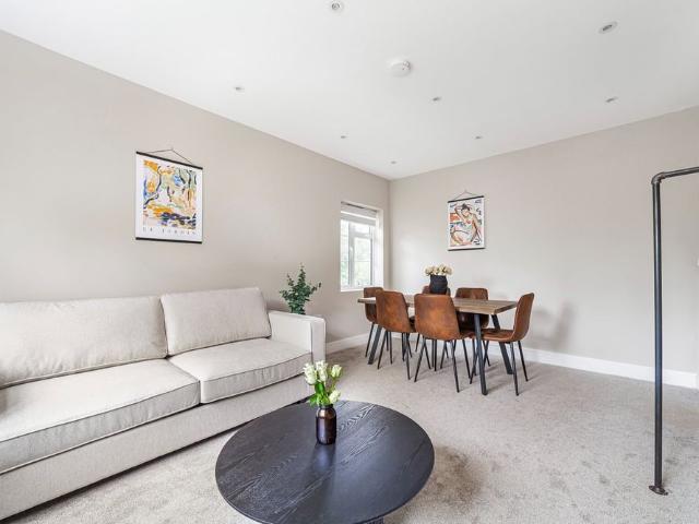 2 Bed Flat, The Avenue, HA9