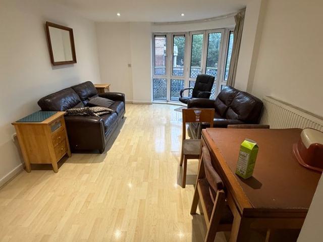2 Bed Flat, The Pinnacle, RG1