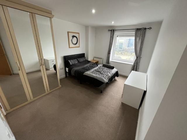 2 Bed Flat, The Quays, M50