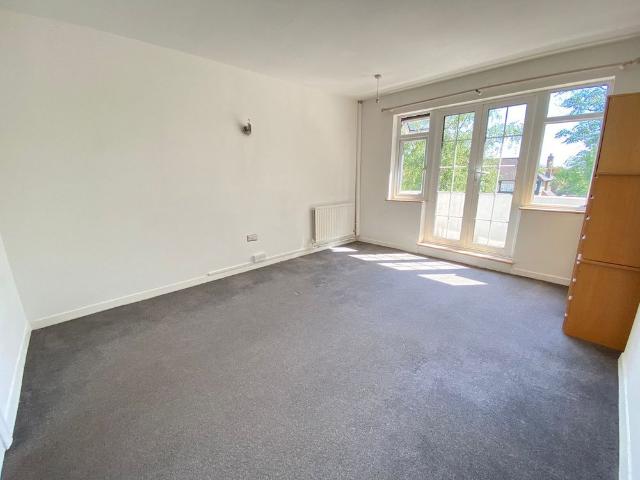 2 bed Flat To Let