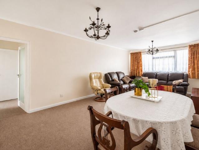 2 bed Flat To Let