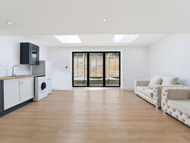 2 bed Flat To Let